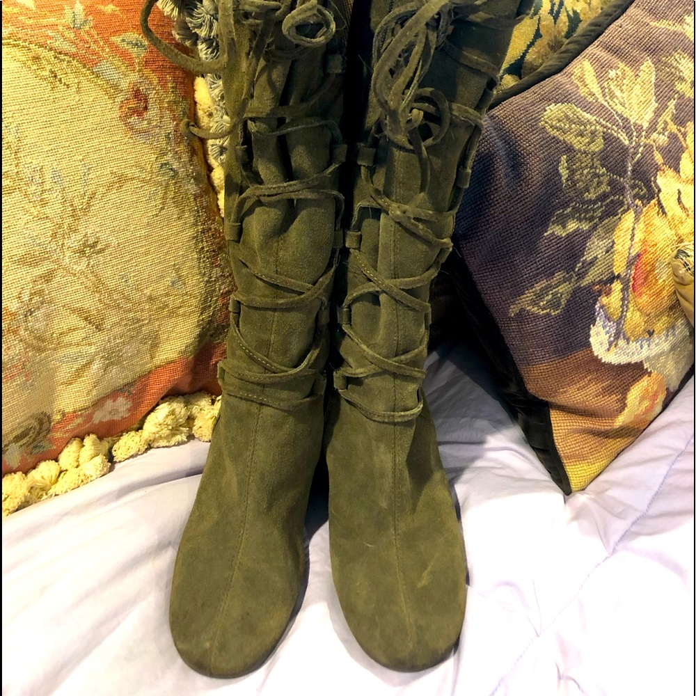 Aerosol Suede Boots size 7